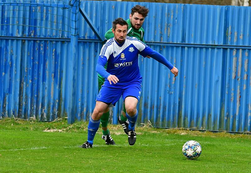 Březová (v zeleném) uspěla v dohrávce v Nejdku, vyhrála 3:1.