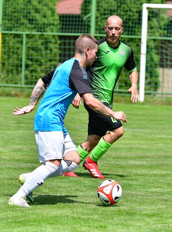 Fotbalisté Vintířova na závěr krajského přeboru zdemolovali Hroznětín v poměru 8:1, a pak se mohli naplno pustit do mistrovských oslav.