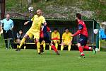 Dalovice (ve žlutém) zdolaly Útvinu 3:1.