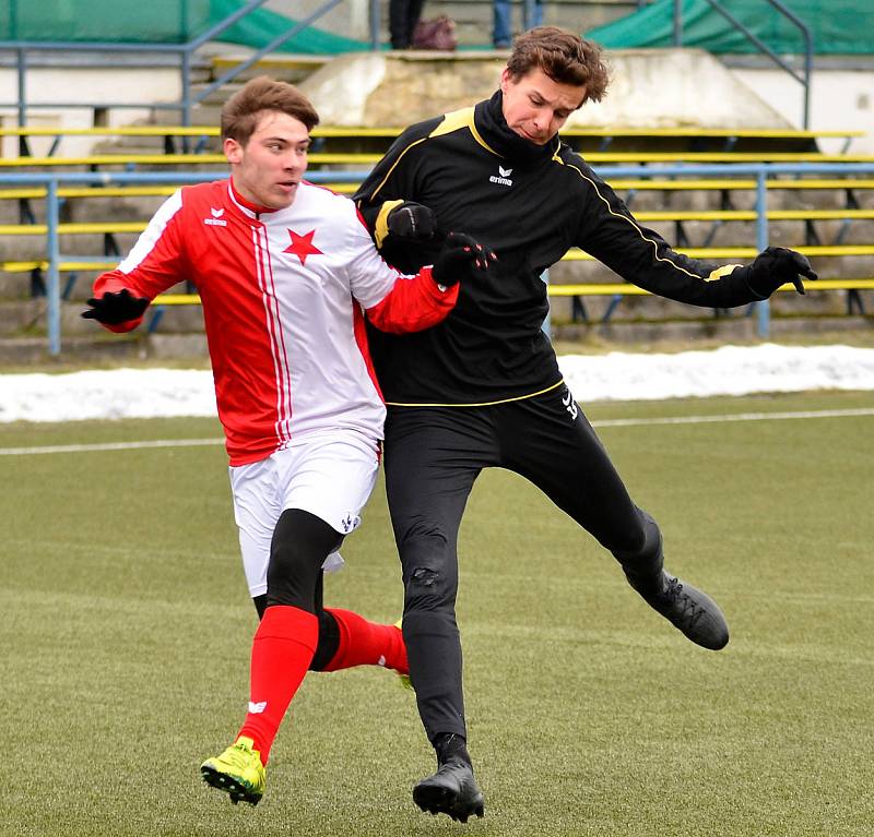 Krajské derby divizních týmů mezi Slavií Karlovy Vary a Mariánskými Lázněmi skončilo po nerozhodném výsledku 1:1 dělbou bodů.