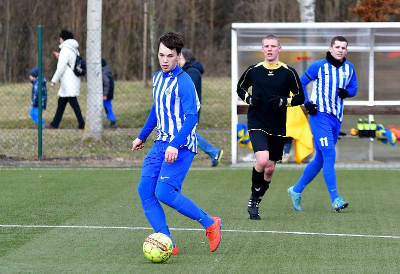 Divizní derby mezi ostrovským FK a mariánskolázeňskou Viktorií rozhodla jediná trefa, kterou obstaral viktorián Jakub Lattisch.