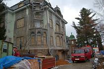 Rekonstrukce Becherovy vily v Karlových Varech.