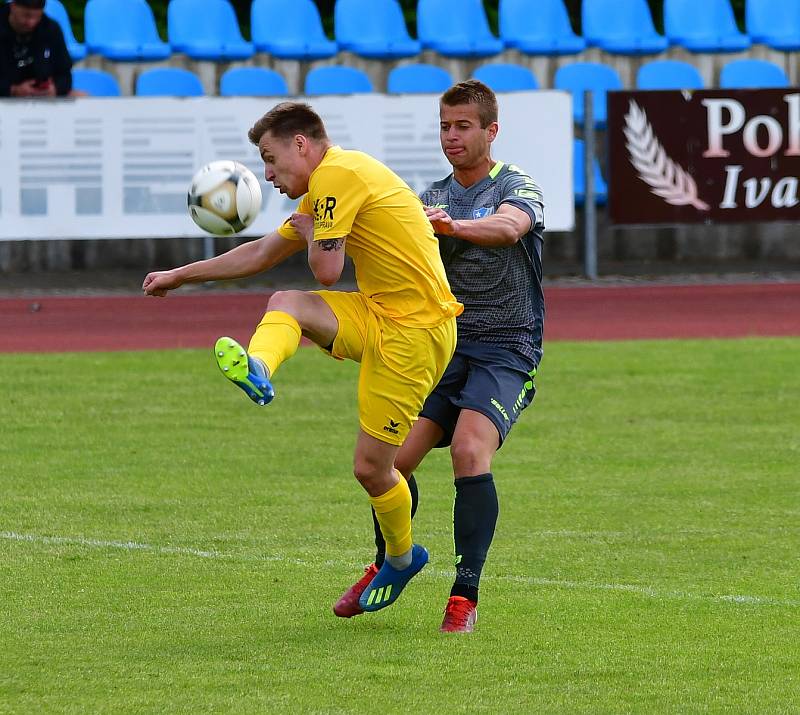 Chebská Hvězda porazila v derby v rámci Fortuna divize A Mariánské Lázně 3:1.