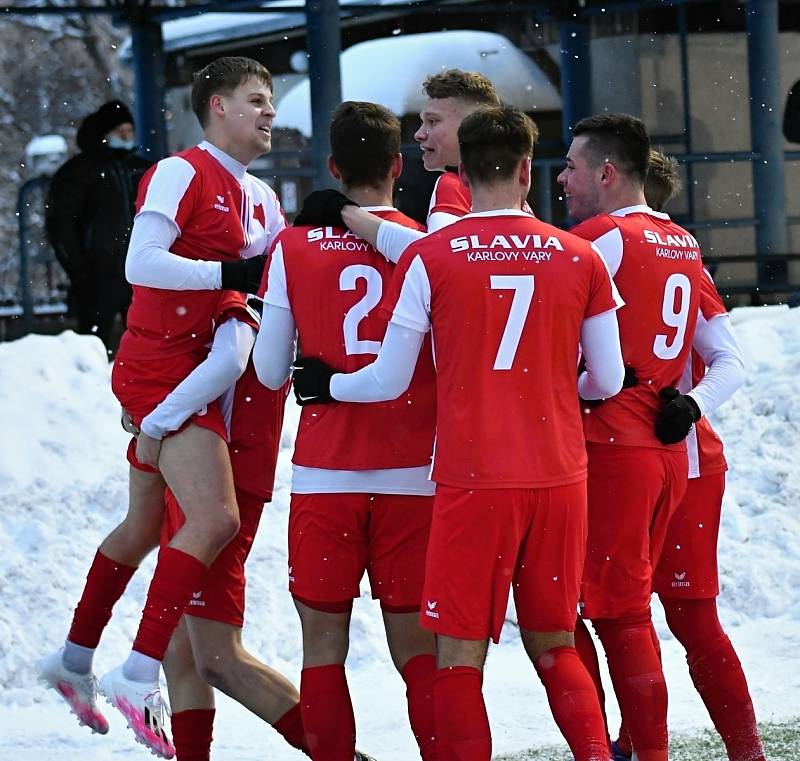 Fotbalisté karlovarské Slavie si drze vyšlápli na omlazený tým ligové Opavy, který porazili v poměru 3:0.