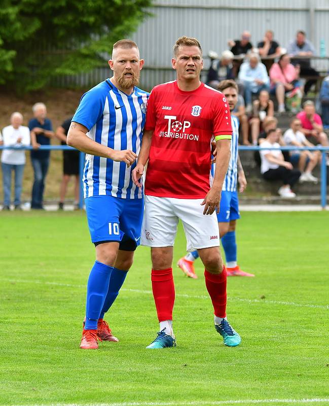 Fotbalisté Ostrova remizovali v předposledním kole s Českým Brodem 1:1, ale na záchranu v soutěži to nestačilo, jelikož Slaný obstál v derby s Kladnem, a definitivně tak ukončil šance ostrovského výběru na záchranu v divizní soutěži.