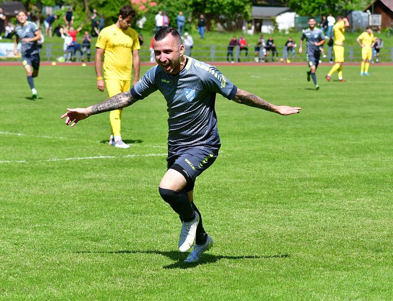 Chebská Hvězda porazila v derby v rámci Fortuna divize A Mariánské Lázně 3:1.