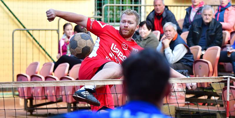 Extraligový bronz si připsali na konto nohejbalisté SK Liapor Karlovy Vary, kteří v semifinále ztroskotali na výběru Čakovic, který si tak okusí nástrahy Superfinále.