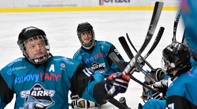 Po dvou letech se navrátili do KV Arény para hokejisté SKV Sharks Karlovy Vary. A návrat to byl vítězný. V šestém kole České para hokejové ligy Sharks pokořili v lázeňském městě i napodruhé v základní části pražskou Spartu 2:1.