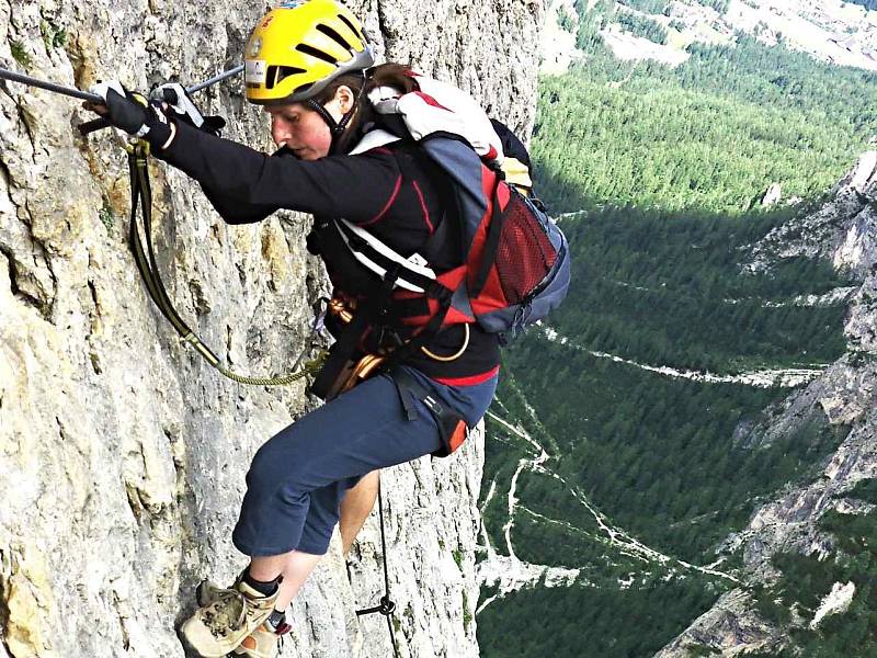 Za adrenalinovými zážitky ve skalních masivech Dolomit vyjíždí do Itálie čím dál více Čechů.