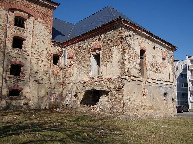 Chátrající zámek. Toužimská radnice hledá pro chátrající zámek využití. Hodlá zde zřídit hospic.