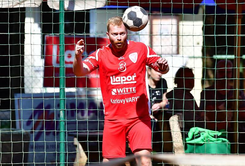 Nohejbalisté Liaporu zvládli dohrávku 1. kola extraligy, když na svém stadionu v Doubí porazili Žatec 6:2.