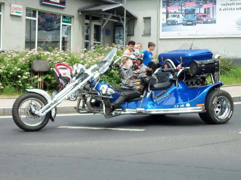 Motorkáři představili při 17. ročníku Dennis Hopper Party své stroje.