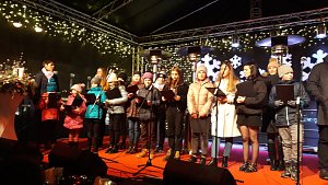 Zpívání koled na Mlýnské kolonádě v Karlových Varech v roce 2019
