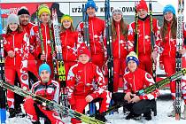 ÚSPĚŠNÁ VÝPRAVA. Dorostenecký výběr LK Slovan Karlovy Vary uspěl na mistrovských závodech v běžeckém lyžování v Břízkách, když dosáhl celkem na čtyři cenné kovy.