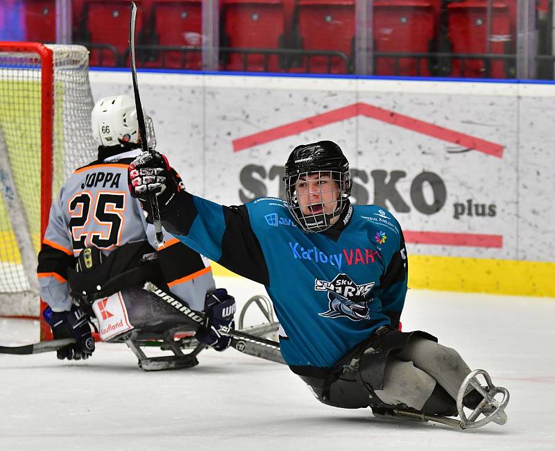 Para hokejisté SKV Sharks Karlovy Vary uhájili para hokejový trůn. V KV Aréně obstál nejlepší tým základní části i ve druhé finálové bitvě, ve které slavil výhru 6:3 nad Zlínem.