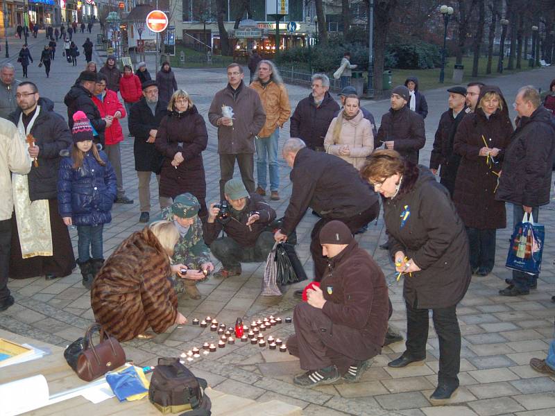 Shromáždění na podporu demokratických změn na Ukrajině o uctění obětí represí.