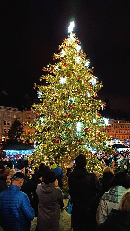 Rozsvícení vánočního stromu v Karlových Varech.