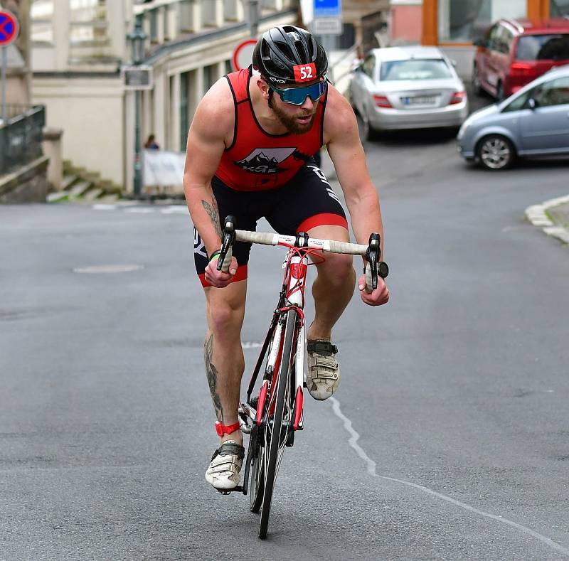 Poklidné lázeňské centrum Karlových Varů opět ožilo triatlonem. V sobotu 11. září se tu konal Český pohár v olympijském triatlonu.