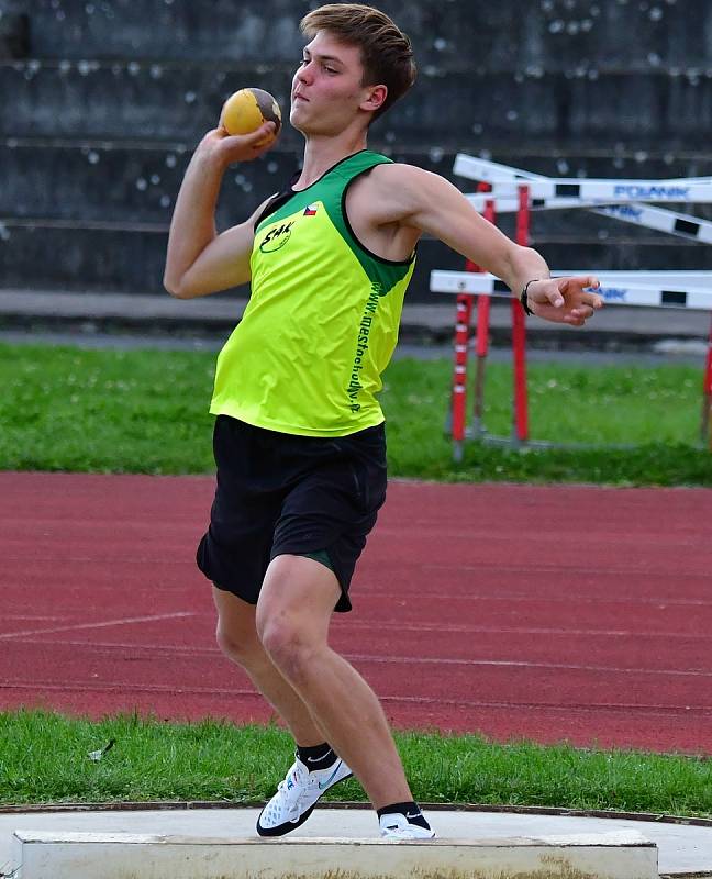 Karlovarské kontrolní závody uspořádal v týdnu na městském atletickém stadionu v lázeňském městě Triatlet Karlovy Vary.