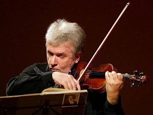 Na zahajovacím koncertě v Karlových Varech vystoupí 24. května také virtuos Jaroslav Svěcený.