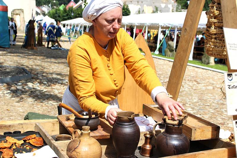 500 let se neslaví každý den. Sobotu řádně uvedl dlouhý průvod plný historických postav, zahraničních hostů i členů spřízněných spolků