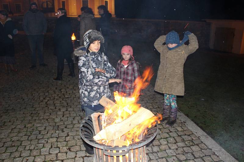 Půlnoční mše na zámku v Bečově.