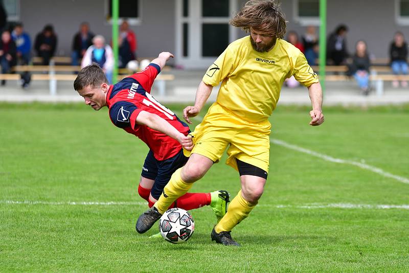 Dalovice (ve žlutém) zdolaly Útvinu 3:1.