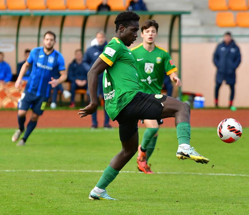 Fotbalisté Sokolova museli skousnout porážku 0:1 od Domažlic, kterou Chodům zařídil parádní trefou Jan zajíček.