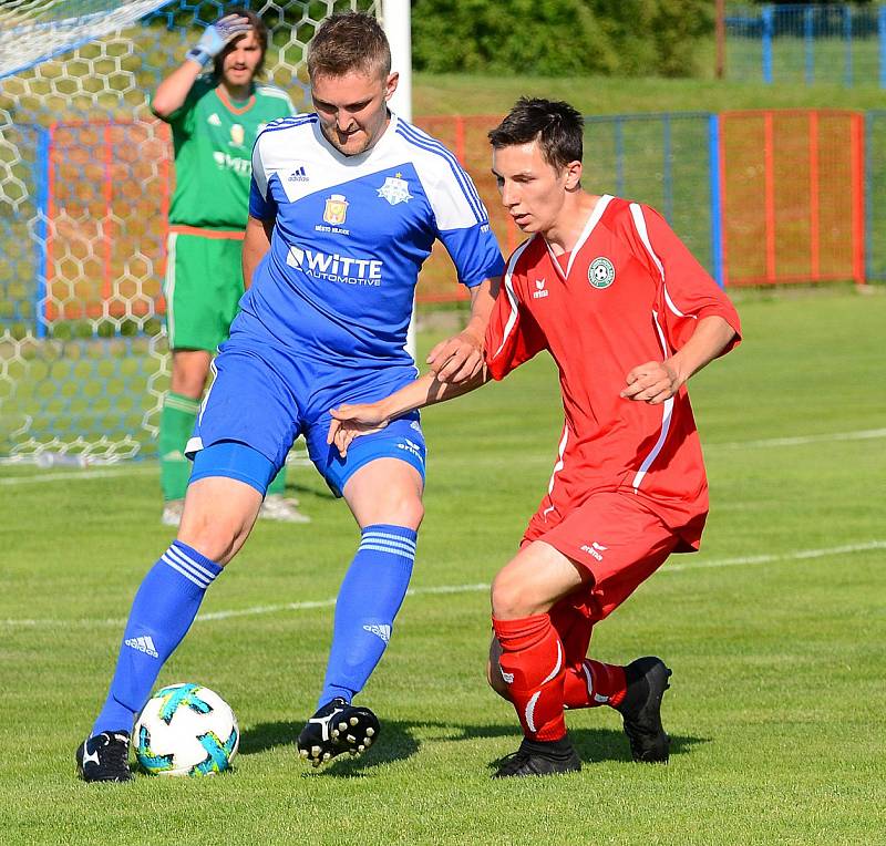 Vítězem krajského poháru mužů KKFS se stali po výhře 1:0, fotbalisté Nového Sedla (v červeném), kteří udolali nejdecký FK (v modrém).