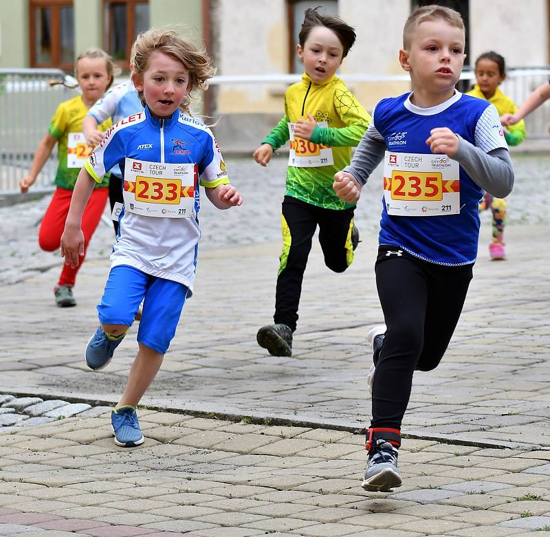 Triatlonové naděje vzaly útokem Ostrov.