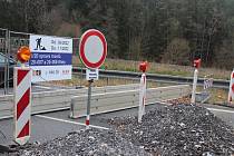 Půlka prosince. To je zatím termín, kterého se drží Ředitelství silnic a dálnice Karlovy Vary (ŘSD) v souvislosti se zprovozněním dvou mostů u Kfel na hlavním tahu Karlovy Vary – Plzeň.