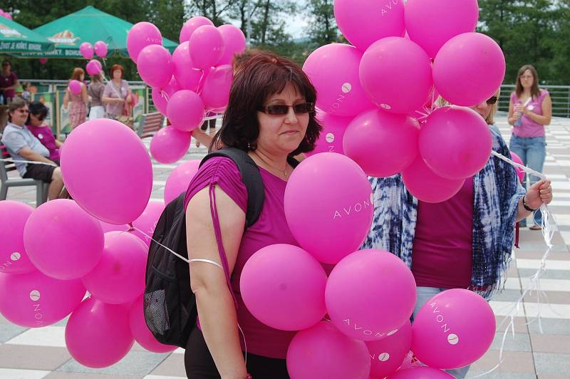 „Růžoví“ lidé podpořili boj s rakovinou prsu 