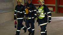 Požární cvičení v multifunkční hale. Součástí cvičení byla i řízená evakuace šesti stovek lidí z objektu.