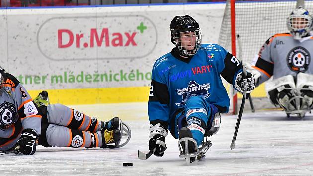 Para hokejisté SKV Sharks Karlovy Vary uhájili para hokejový trůn. V KV Aréně obstál nejlepší tým základní části i ve druhé finálové bitvě, ve které slavil výhru 6:3 nad Zlínem.