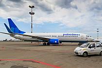 LETADLO společnosti Pobeda, která začne létat do Karlových Varů, na mezinárodním letišti Vnukovo.