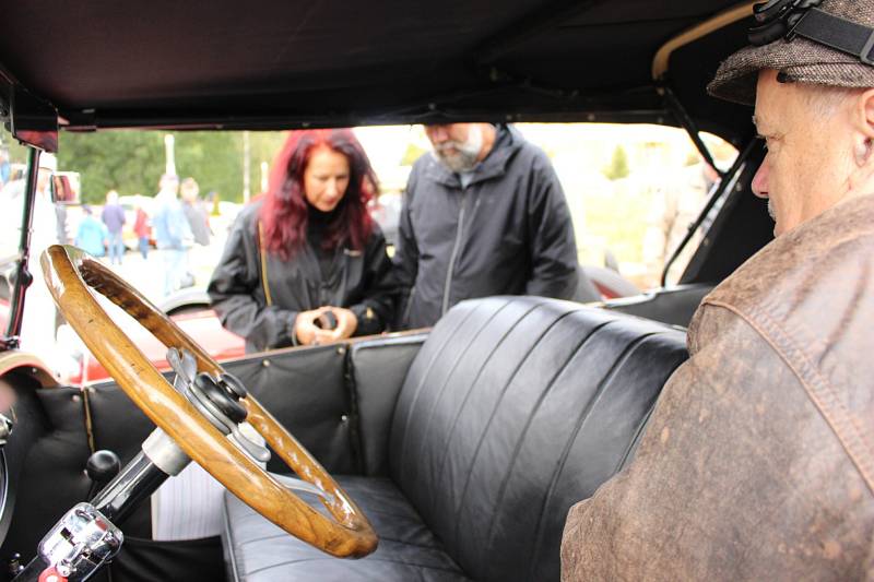 Historia Motor Club Františkovy Lázně pořádal v sobotu 1. září už 8. ročník Veteran Rallye Františkovy Lázně.