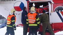 Vrtulník transportoval těžce zraněného muže do nemocnice