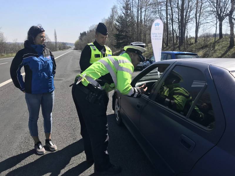 Během prodlouženého víkendu zvýšili policisté dohled na silnicích a uspořádali dopravně bezpečnostní akci. Foto: (pčr)