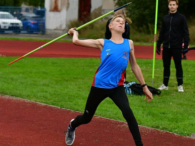 Karlovarské kontrolní závody uspořádal v týdnu na městském atletickém stadionu v lázeňském městě Triatlet Karlovy Vary.