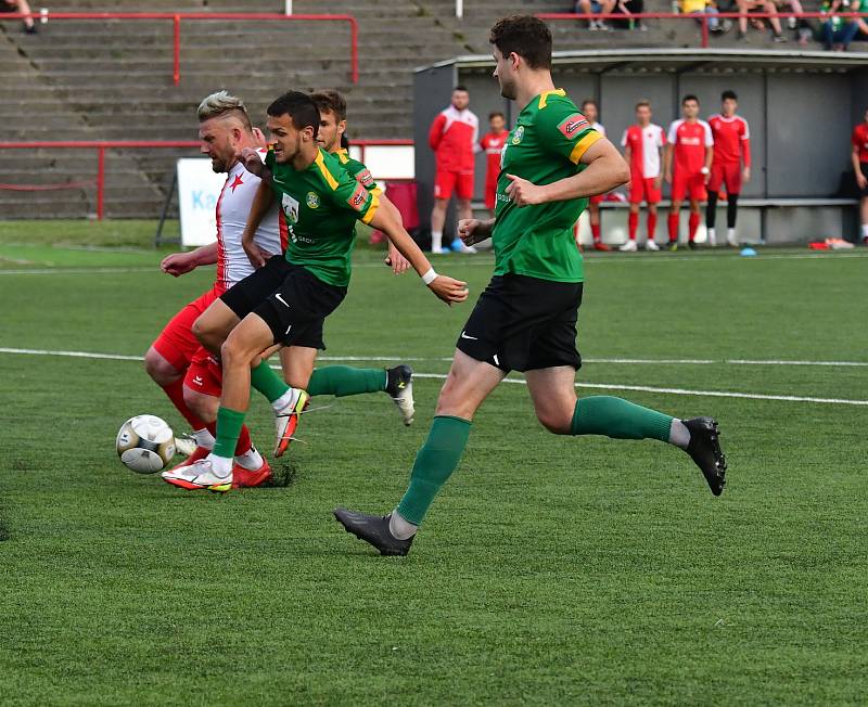 Karlovarská Slavia udělala za jarní částí Fortuna ČFL vítěznou tečku, když v derby porazila Baník Sokolov 5:1.