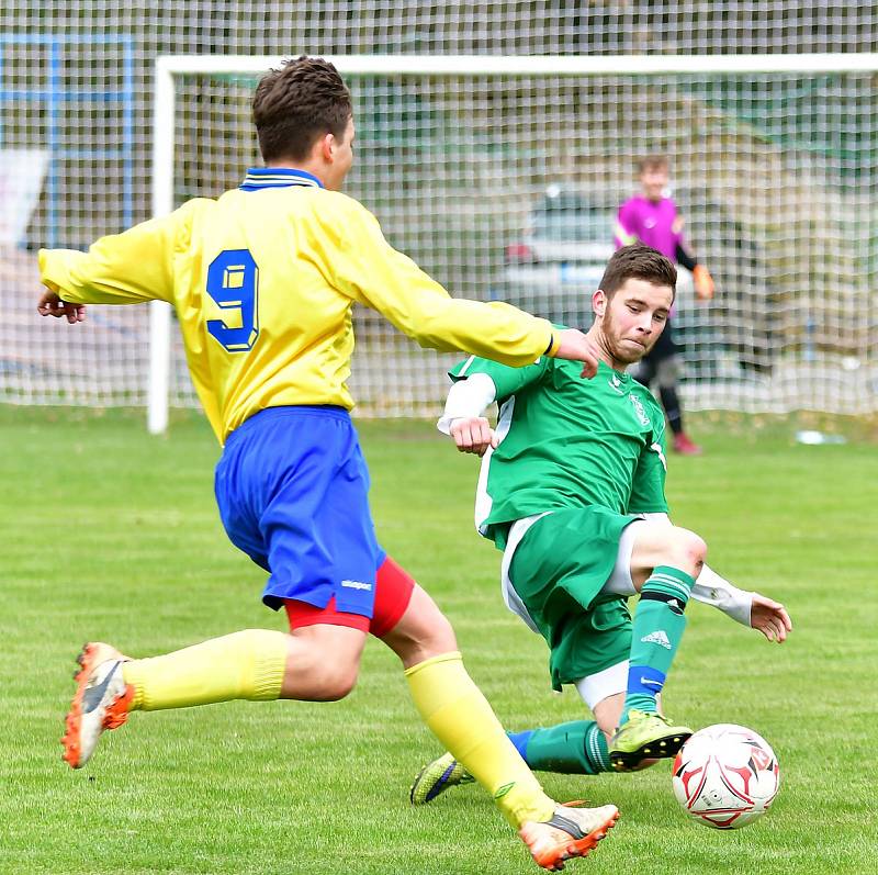 Dalovice (ve žlutém) slavily o víkendu výhru 3:1 nad týmem Sedlece (v zeleném).