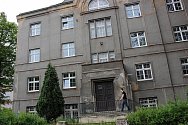 Keramická škola v Karlových Varech. 