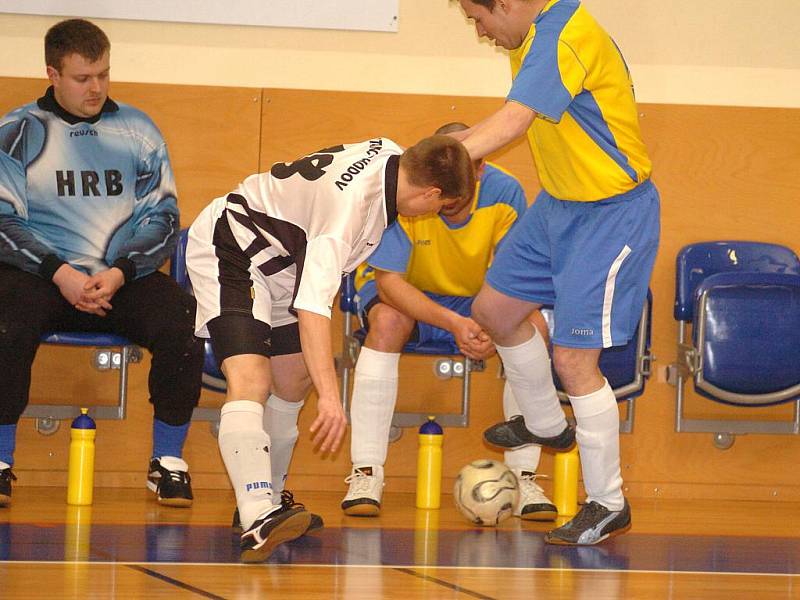 Vítězem ročníku 2009/10 krajského futsalového přeboru se po právu stali futsalisté Titaniku Chodov, kteří i napodruhé pokořili mužstvo z Poříčí.