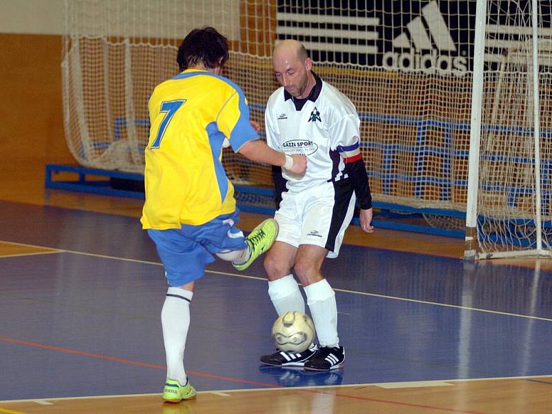 Vítězem ročníku 2009/10 krajského futsalového přeboru se po právu stali futsalisté Titaniku Chodov, kteří i napodruhé pokořili mužstvo z Poříčí.