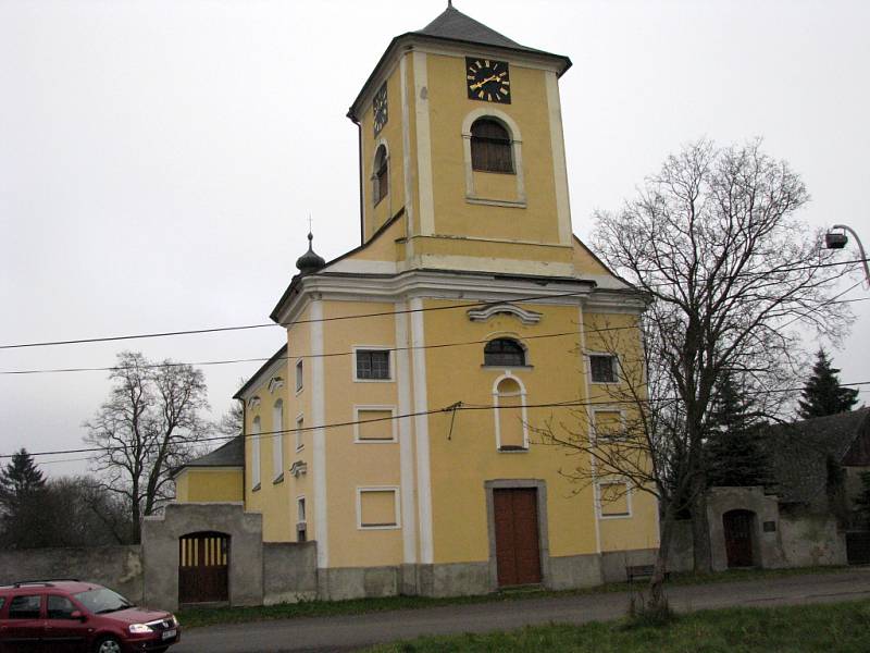 Kostel si už prošel poměrně bouřlivou historií, a to i včetně požáru. Díky snaze dobrovolníků se tak na Karlovarsko vrací památka, která původně sloužila ke křtům.