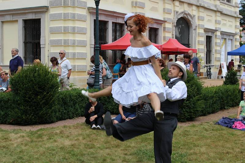 Prvorepublikový piknik v parku a soutěž o nejlepší bábovku.