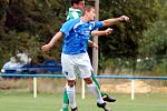 Hráči bečovského Slavoje (v modrém) pokořili tým Abertam (v zeleném) v poměru 5:2.