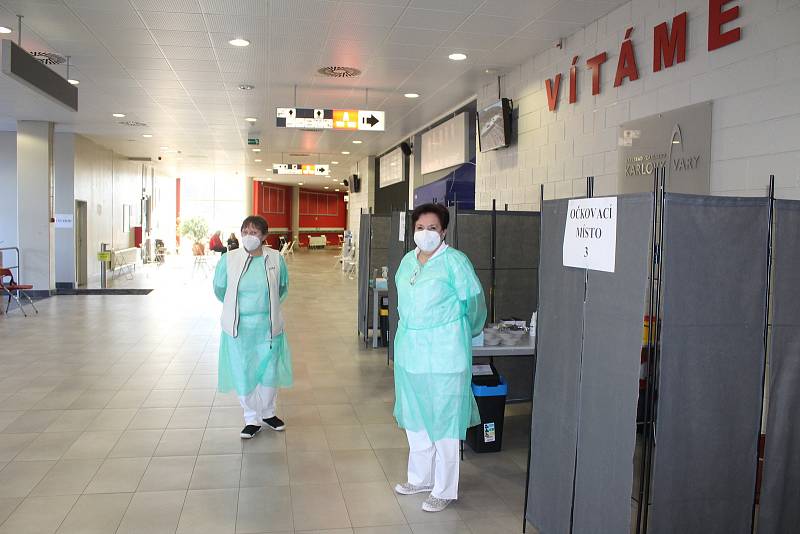 Oočkování v KV Areně.