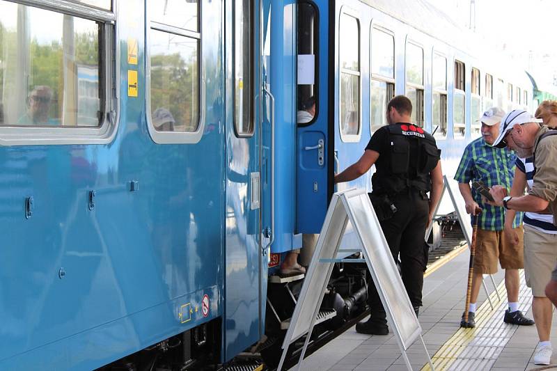 Prezidentský vlak obdivovaly v Karlových Varech stovky lidí