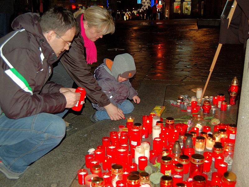 Karlovaráci si v pátek odpoledne připomínali památku Václava Havla